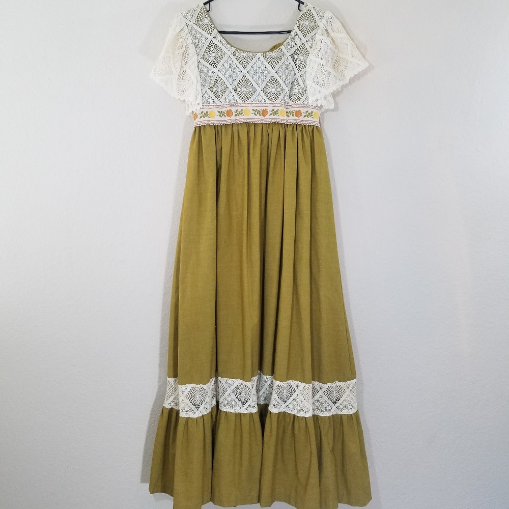 SOLD Vintage 60's Lace & Linen Green Prairie Dress - Picture 1 of 6